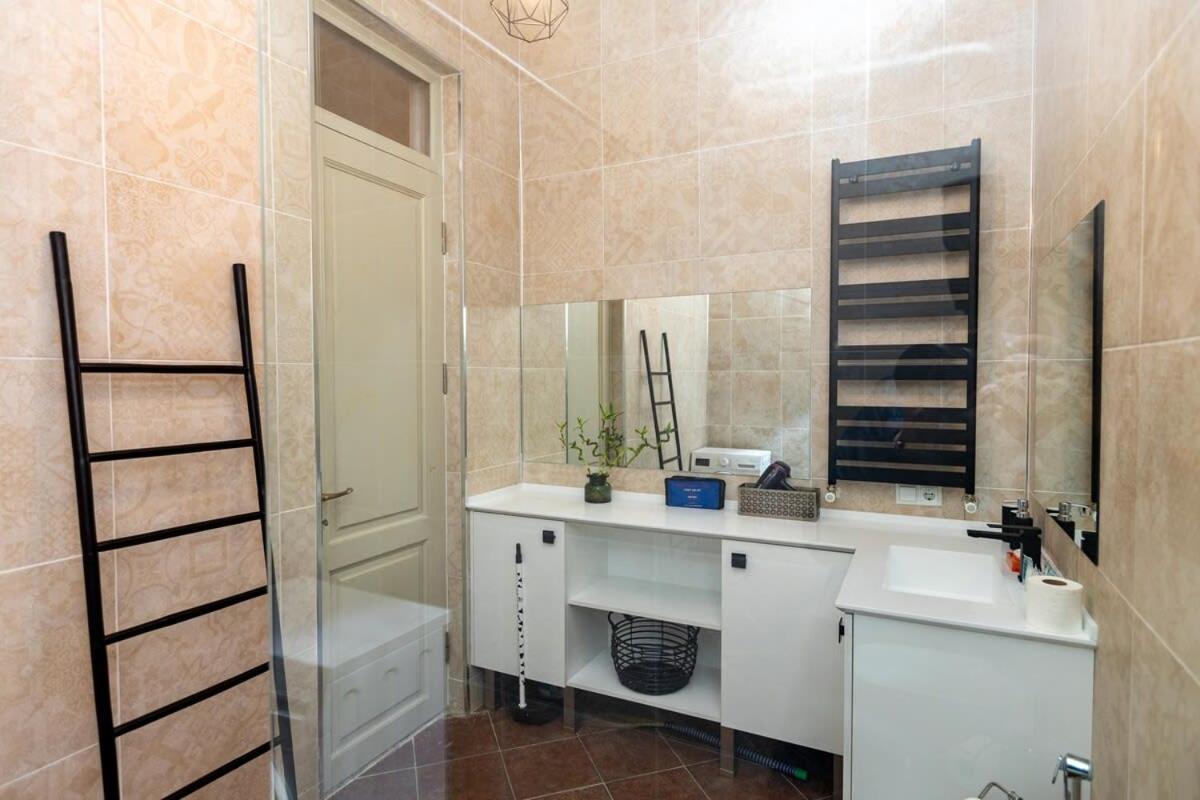 Stylish 2Br Apt In The Heart Of Old טביליסי מראה חיצוני תמונה